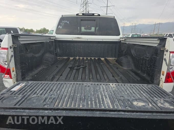 2023 Nissan TITAN SV Crew Cab Short Bed - miniatura 17