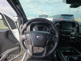 2023 Nissan TITAN SV Crew Cab Short Bed - miniatura 10