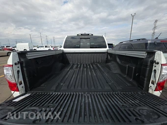 2023 Nissan TITAN SV Crew Cab Short Bed - miniatura 17
