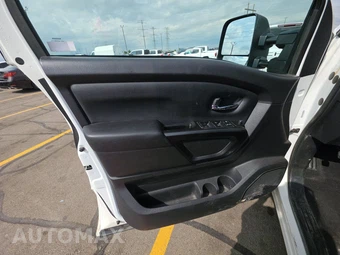 2023 Nissan TITAN SV Crew Cab Short Bed - miniatura 9