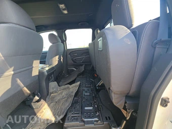 2023 Nissan TITAN SV Crew Cab Short Bed - miniatura 13