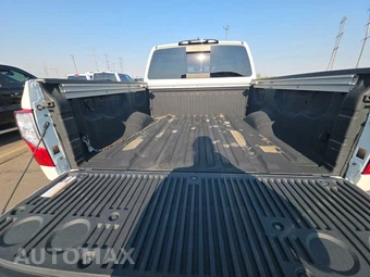2023 Nissan TITAN SV Crew Cab Short Bed - miniatura 17
