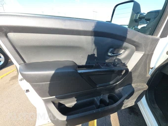 2023 Nissan TITAN SV Crew Cab Short Bed - miniatura 9
