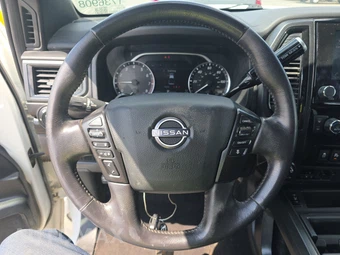 2023 Nissan TITAN SV Crew Cab Short Bed – miniatura 10