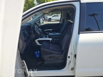2023 Nissan TITAN SV Crew Cab Short Bed - miniatura 3