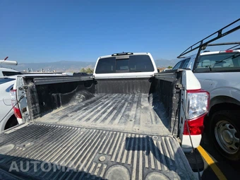 2023 Nissan TITAN SV Crew Cab Short Bed - miniatura 17