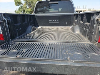2023 Nissan TITAN SV Crew Cab Short Bed - miniatura 16