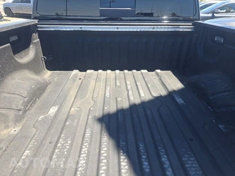 2023 Nissan TITAN SV Crew Cab Short Bed - miniatura 17
