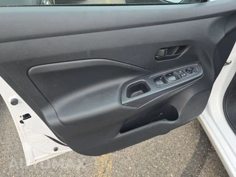 2023 Nissan Versa S – miniatura 9