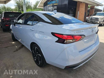 2023 Nissan Versa SR – miniatura 4