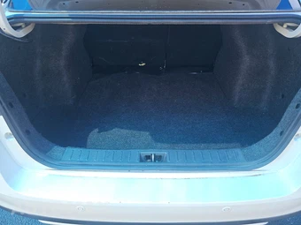2023 Nissan Versa SV – miniatura 17