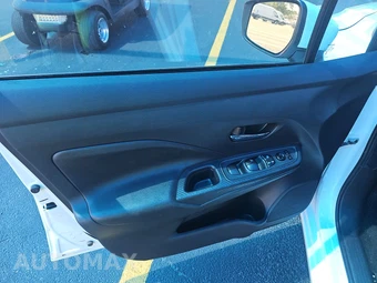 2023 Nissan Versa SV – miniatura 9