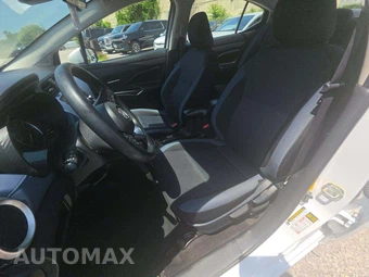 2023 Nissan Versa SV – miniatura 6