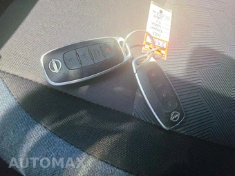 2023 Nissan Versa SV – miniatura 8