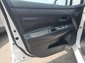 2023 Nissan Versa SV - miniatura 9