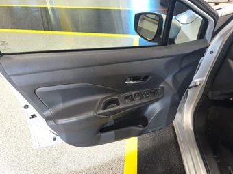 2023 Nissan Versa SV – miniatura 9