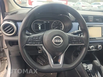 2023 Nissan Versa SV - miniatura 10