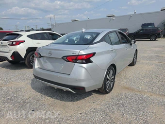 2023 Nissan Versa SV - miniatura 3