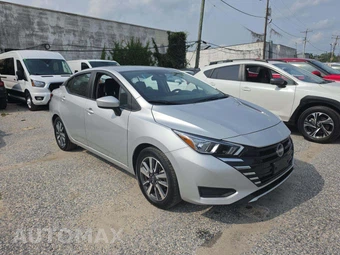 2023 Nissan Versa SV - miniatura 4