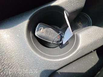 2023 Nissan Versa SV - miniatura 8