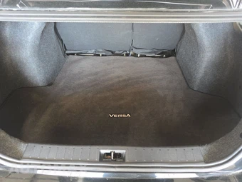 2023 Nissan Versa SV – miniatura 16