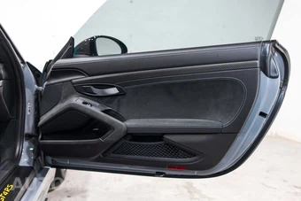 2023 Porsche 718 Cayman GT4 RS - miniatura 20