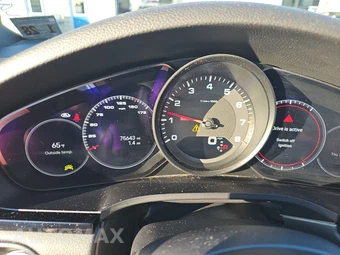 2023 Porsche Cayenne Coupe Platinum Edition – miniatura 12