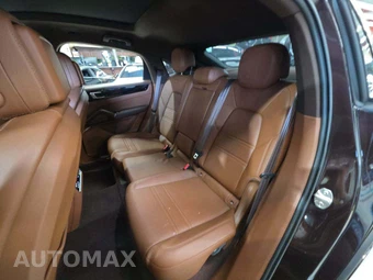 2023 Porsche Cayenne Coupe Platinum Edition – miniatura 13