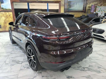 2023 Porsche Cayenne Coupe Platinum Edition – miniatura 2