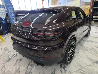 2023 Porsche Cayenne Coupe Platinum Edition – miniatura 3