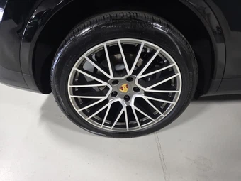 2023 Porsche Cayenne Coupe Platinum Edition – miniatura 10