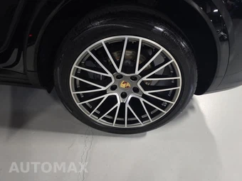 2023 Porsche Cayenne Coupe Platinum Edition – miniatura 11