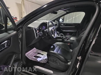2023 Porsche Cayenne Coupe Platinum Edition – miniatura 13