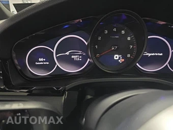 2023 Porsche Cayenne Coupe Platinum Edition – miniatura 15