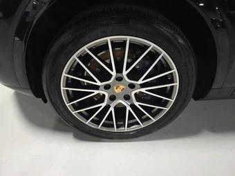 2023 Porsche Cayenne Coupe Platinum Edition – miniatura 8
