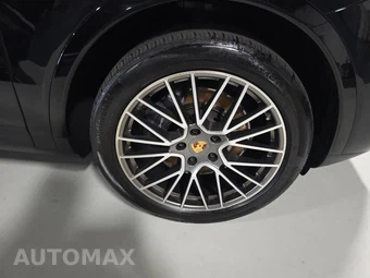 2023 Porsche Cayenne Coupe Platinum Edition – miniatura 9