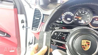 2023 Porsche Cayenne Coupe Platinum Edition – miniatura 32
