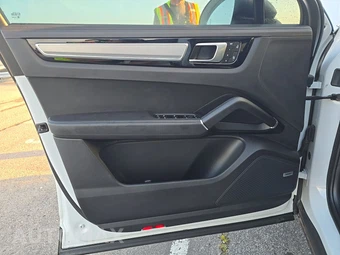 2023 Porsche Cayenne E-Hybrid Coupe Platinu – miniatura 9
