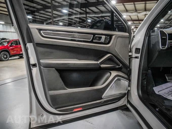 2023 Porsche Cayenne GTS Coupe - miniatura 9