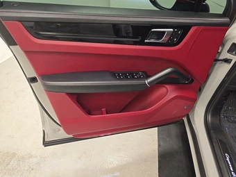 2023 Porsche Cayenne GTS Coupe – miniatura 9