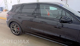 2023 Porsche Cayenne GTS – miniatura 3