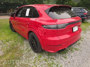 2023 Porsche Cayenne GTS – miniatura 2