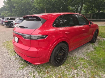 2023 Porsche Cayenne GTS – miniatura 3