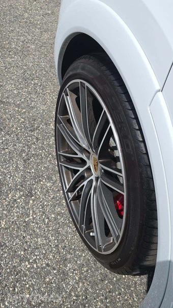 2023 Porsche Cayenne GTS - miniatura 25