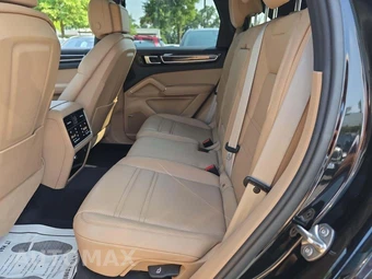 2023 Porsche Cayenne Platinum Edition – miniatura 13