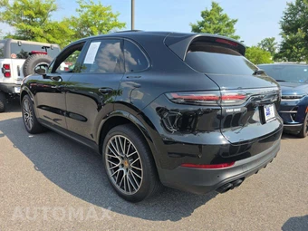 2023 Porsche Cayenne Platinum Edition – miniatura 2