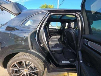 2023 Porsche Cayenne Platinum Edition – miniatura 16