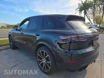 2023 Porsche Cayenne Platinum Edition – miniatura 2