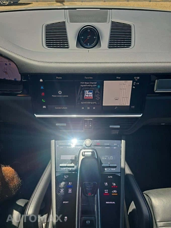 2023 Porsche Cayenne Platinum Edition – miniatura 10