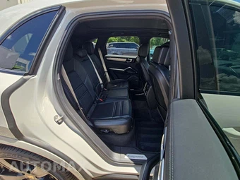 2023 Porsche Cayenne Platinum Edition – miniatura 16